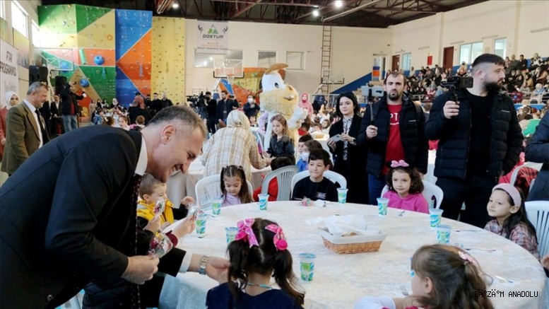 Bursa'da 'tekne orucu' tutan çocuklara öğle vakti özel iftar verildi