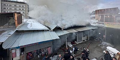 Van'da halk pazarında çıkan yangın kontrol altına alındı