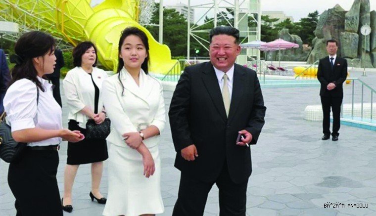 Kim Jong Un'un eşi lüks  çantasıyla görüntülendi