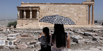 Atina'daki tarihi Akropolis aşırı sıcak nedeniyle bir süreliğine ziyarete kapatıldı