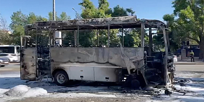 Başkentte seyir halindeki midibüs yandı