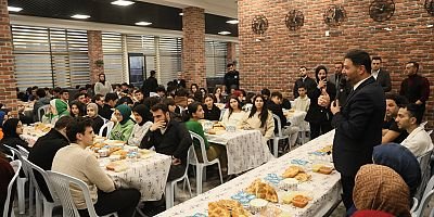 Kâğıthaneli gençler  için özel iftar verildi