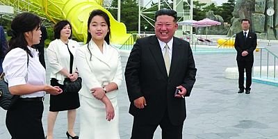 Kim Jong Un'un eşi lüks  çantasıyla görüntülendi