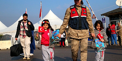 Suriyelilerin Hatay ve Kilis'teki sınır kapılarından ülkelerine dönüşü sürüyor