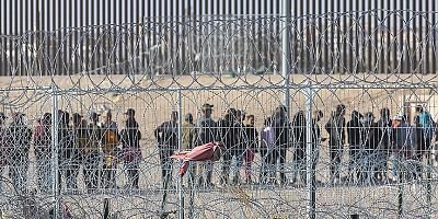 Trump, mahkeme kararına  rağmen göçmenleri gönderdi