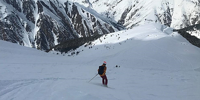 Yaylalar köyü, doğal pistleriyle kayakçıların gözdesi oldu